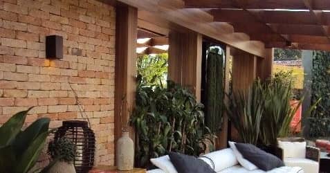 Qual é a Diferença entre Varanda, Sacada, Pátio e Deck?